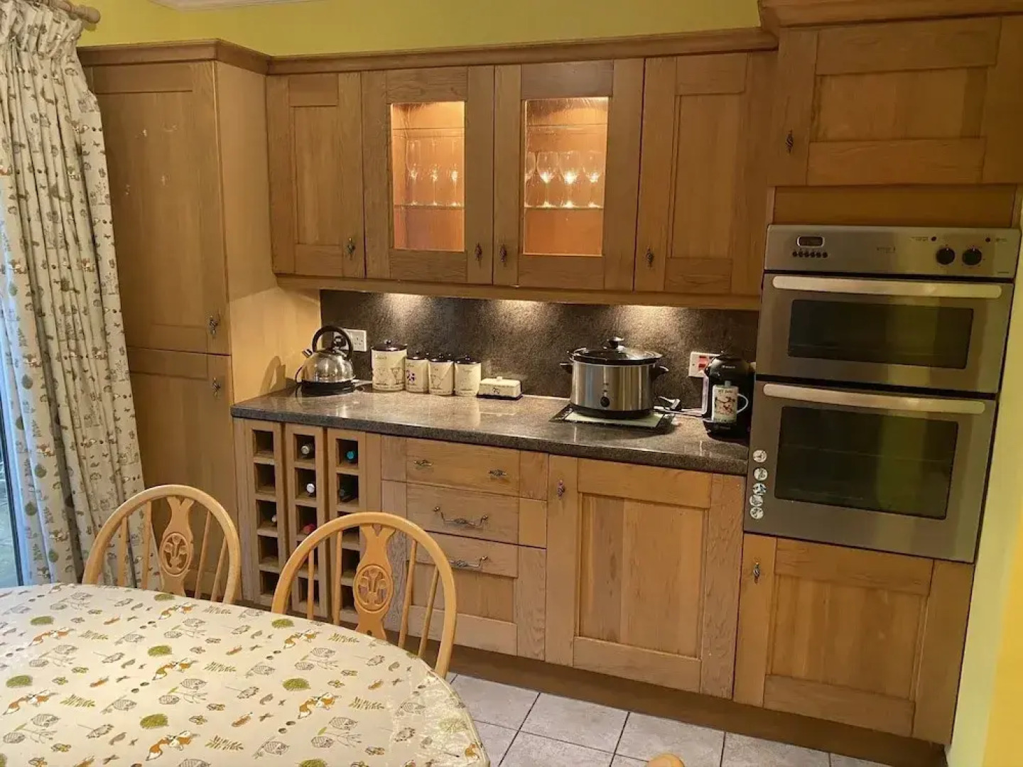 Country Cottage Sleeps 6 w/ Hot Tub & Dog-friendly