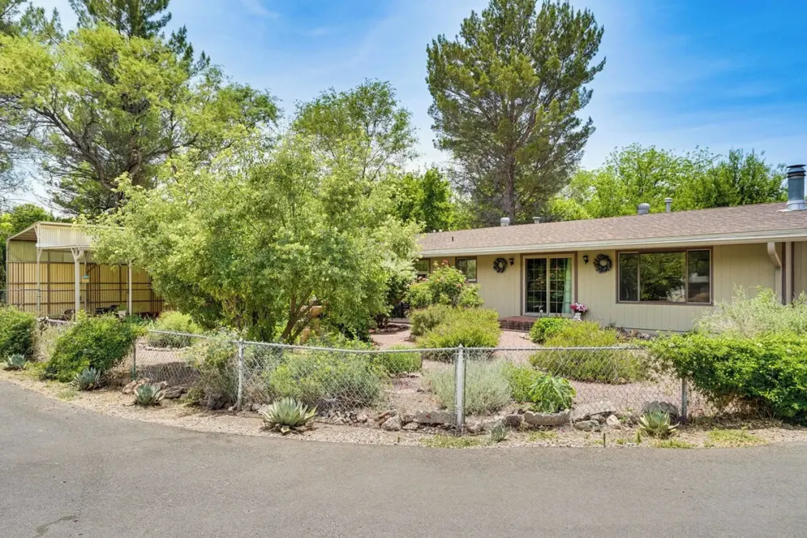 Quiet Home w/ Garden ~ 7 Mi to Patagonia Lake!