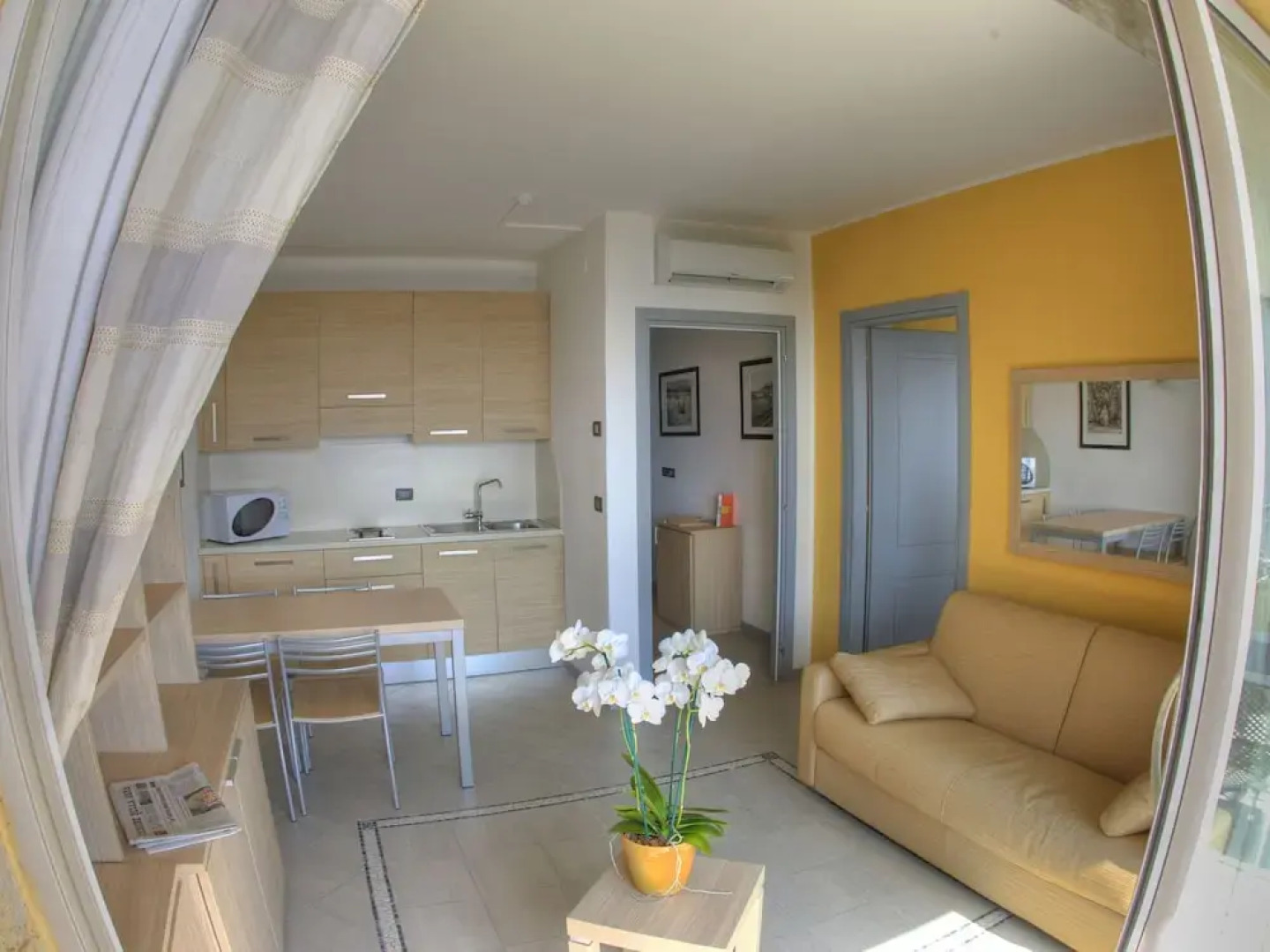 Comfortable Apartment With AC, Terrace or Balcony by the sea