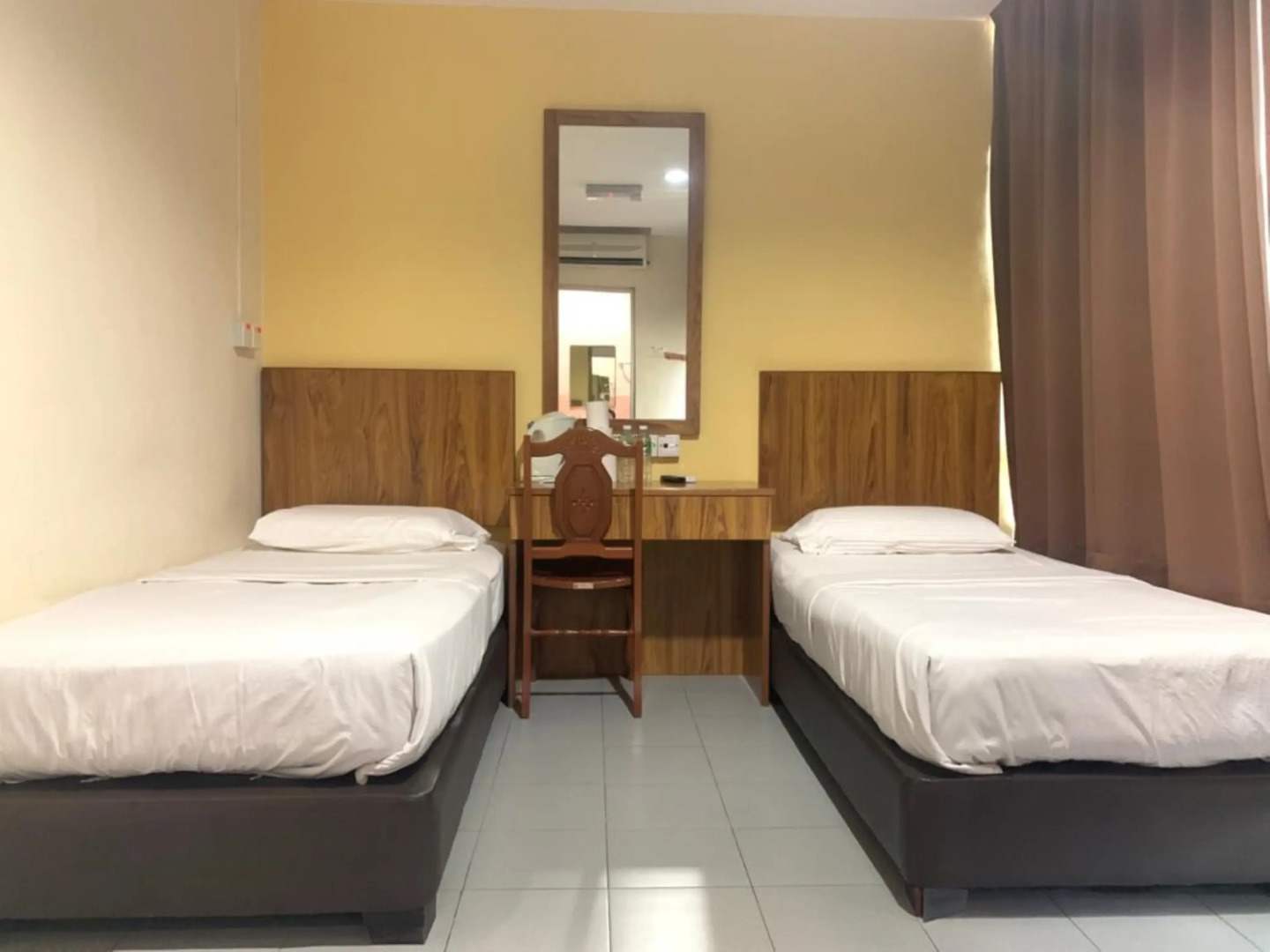 OYO 89877 Sun Triang Hotel