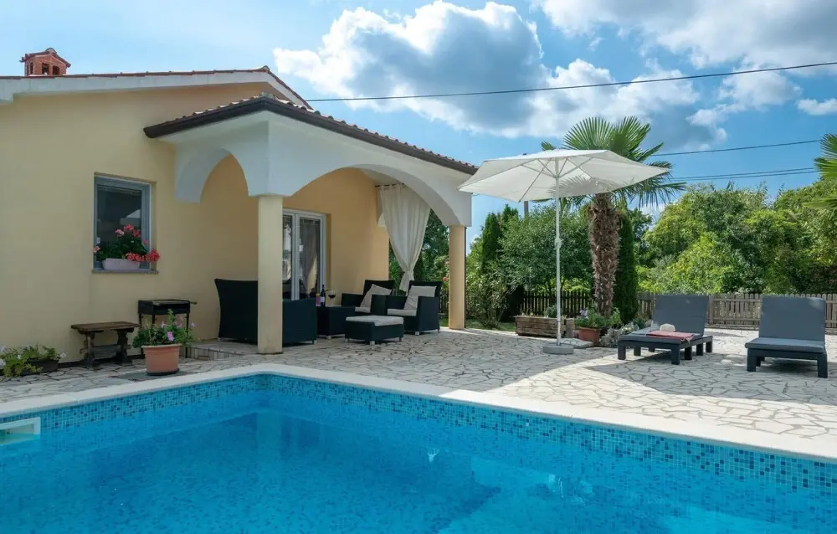 Beautiful Home in Vrecari With Wifi and 4 Bedrooms
