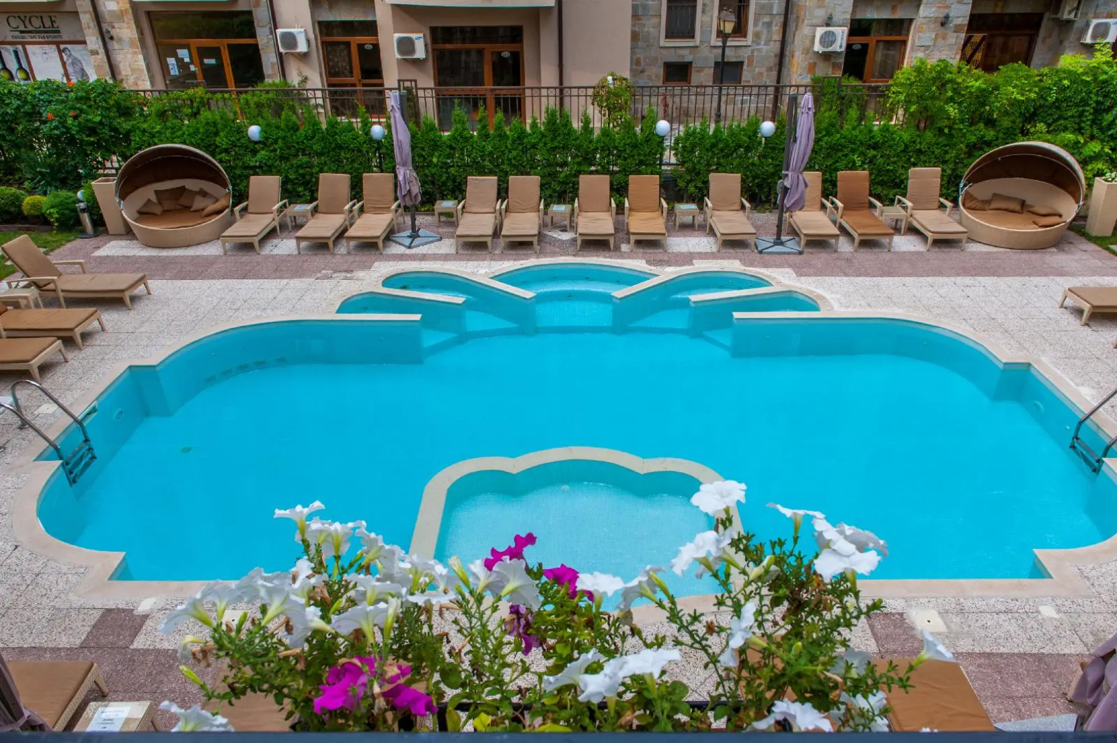 Dawn Park Deluxe