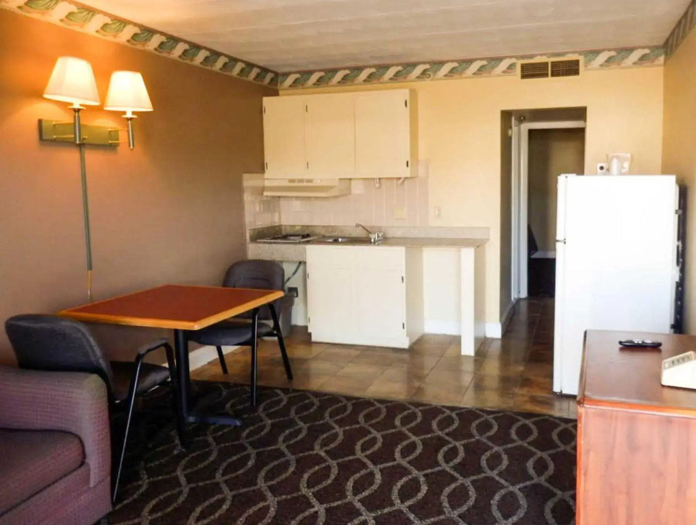 Red Roof PLUS+ & Suites Virginia Beach – Seaside