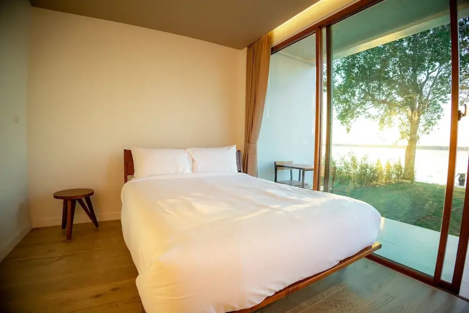 Lake House Naka Cave