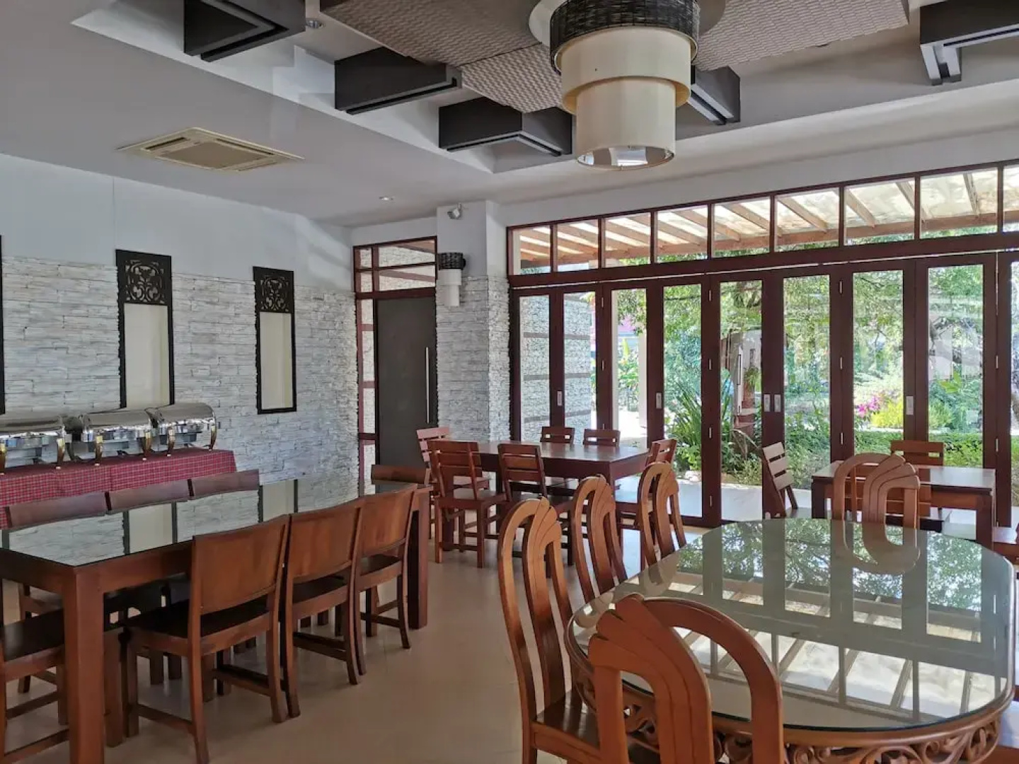 Tachawan Resort & Restaurant