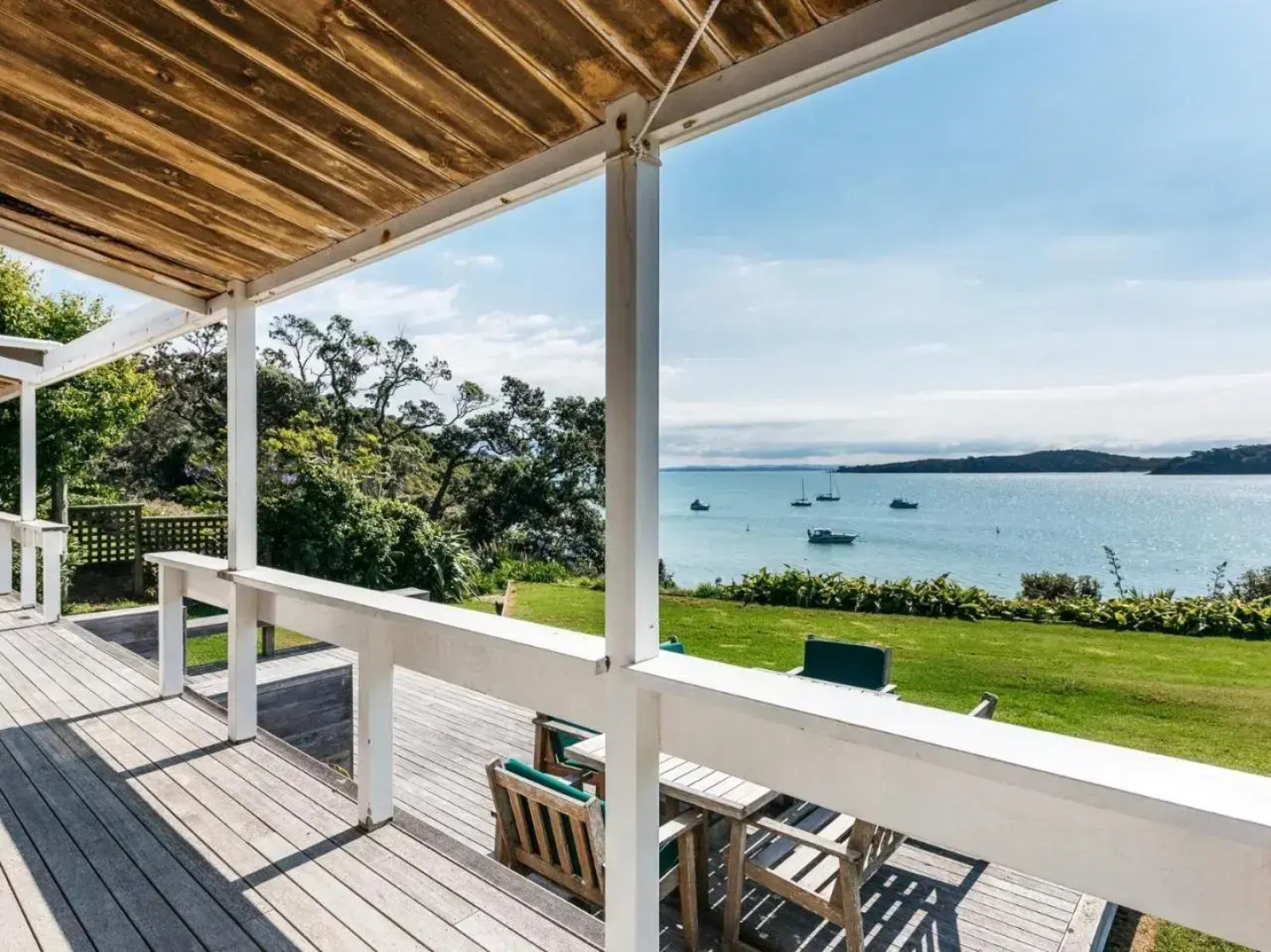 Peaceful Picnic Bay - Surfdale Holiday Home
