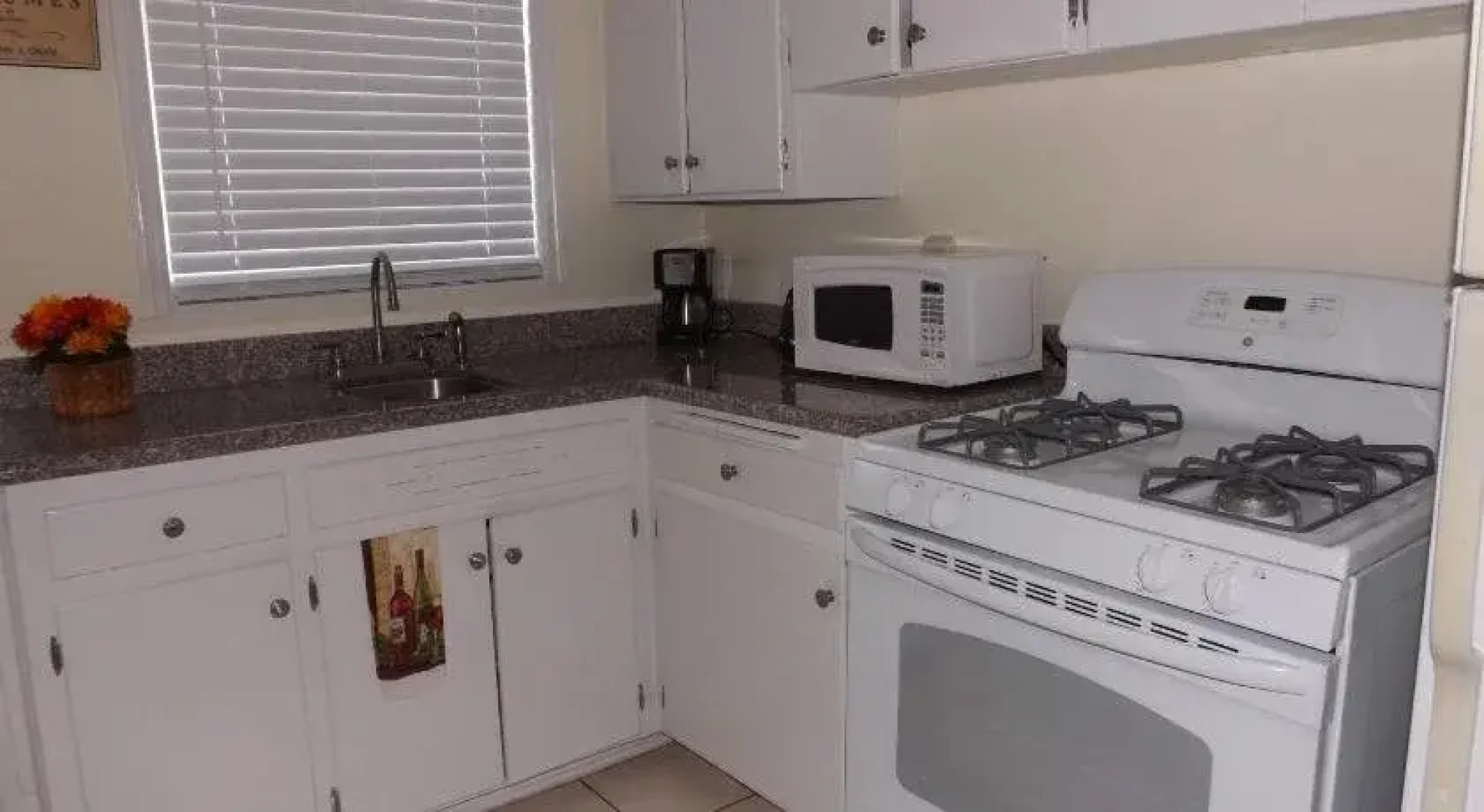 Eamon James Apartments & Suites