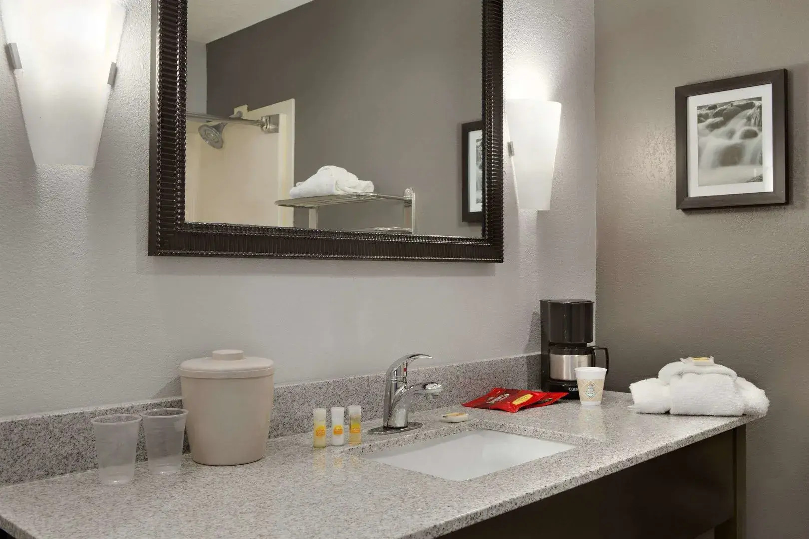 Hotel Kinder Express Near Coushatta Resort