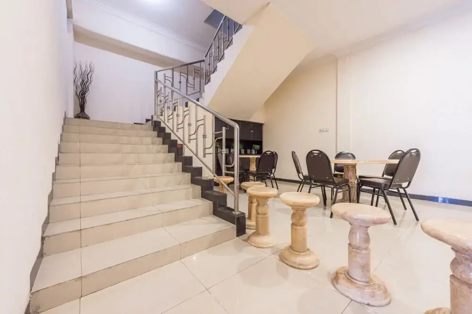 Airy Siranindi Sis Al Jufri 17 Palu