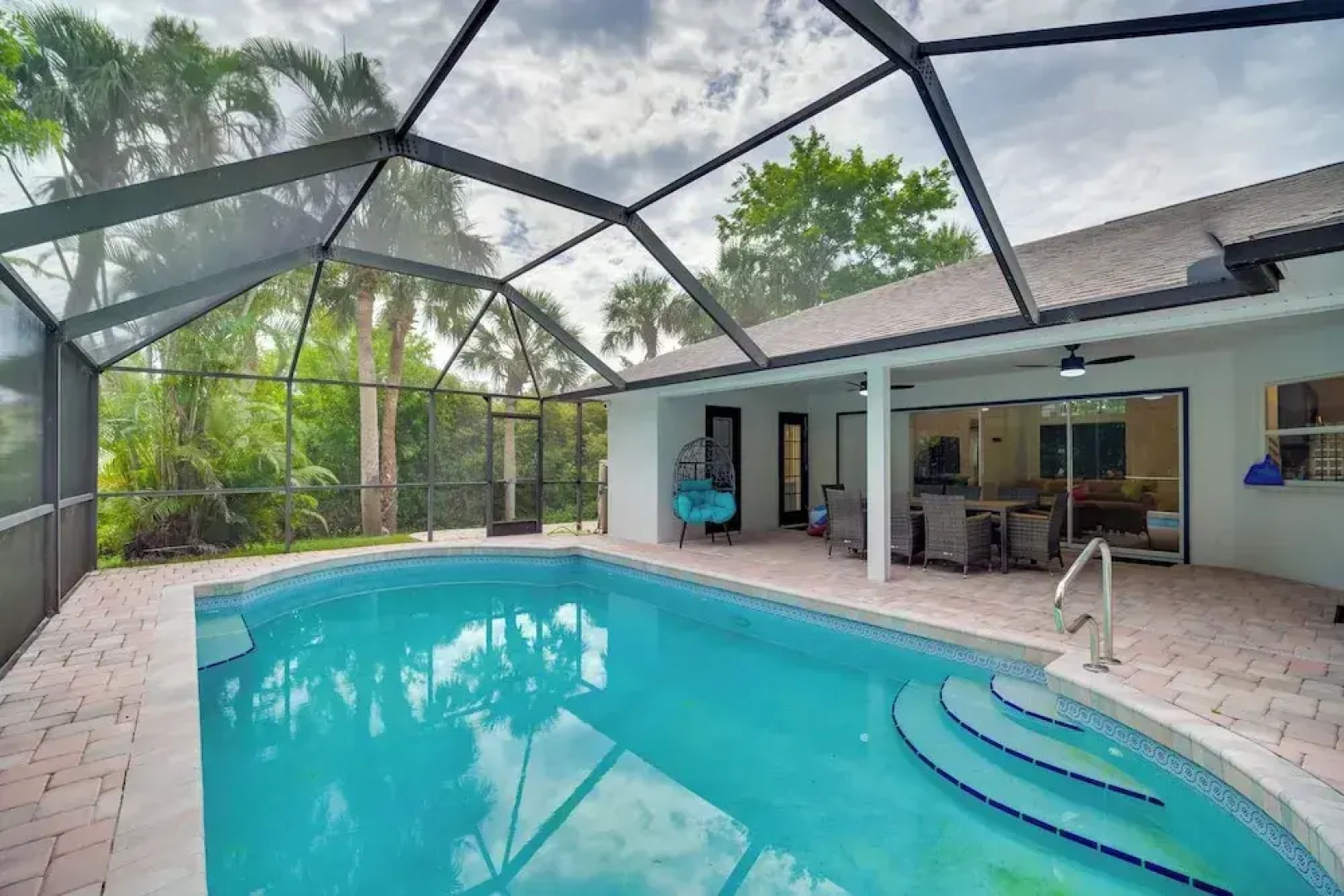 'casa Blanco' Escape w/ Fire Pit in Sebastian!