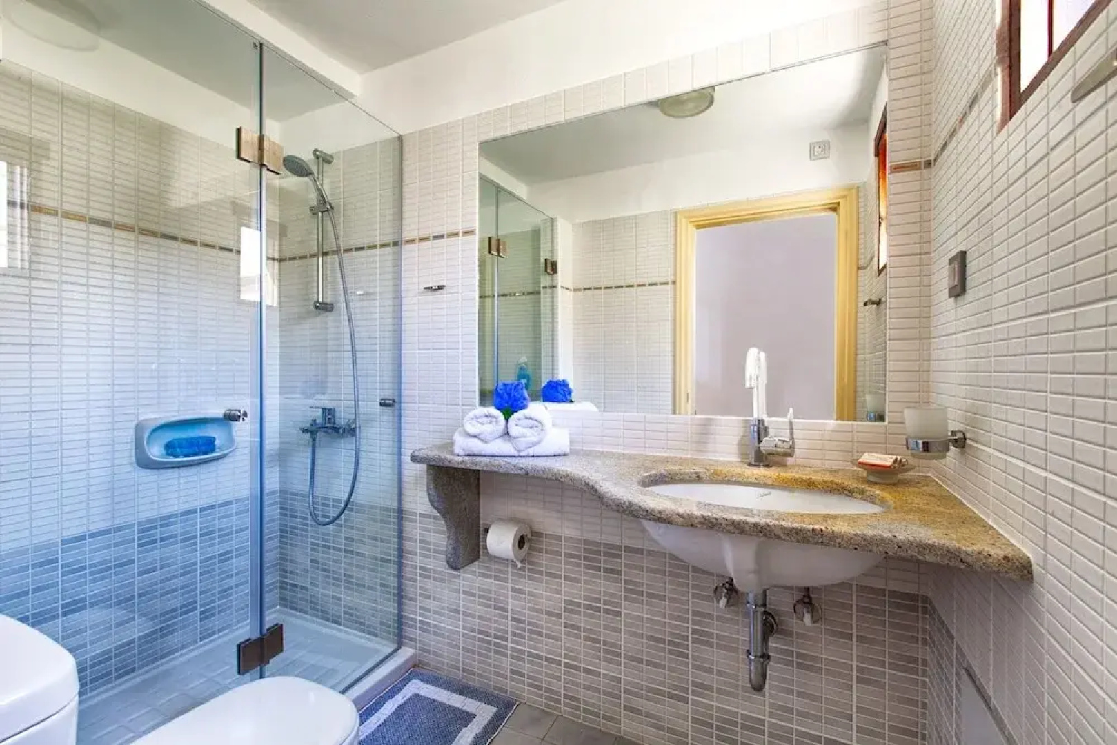 Giorgi's Blue Apartments