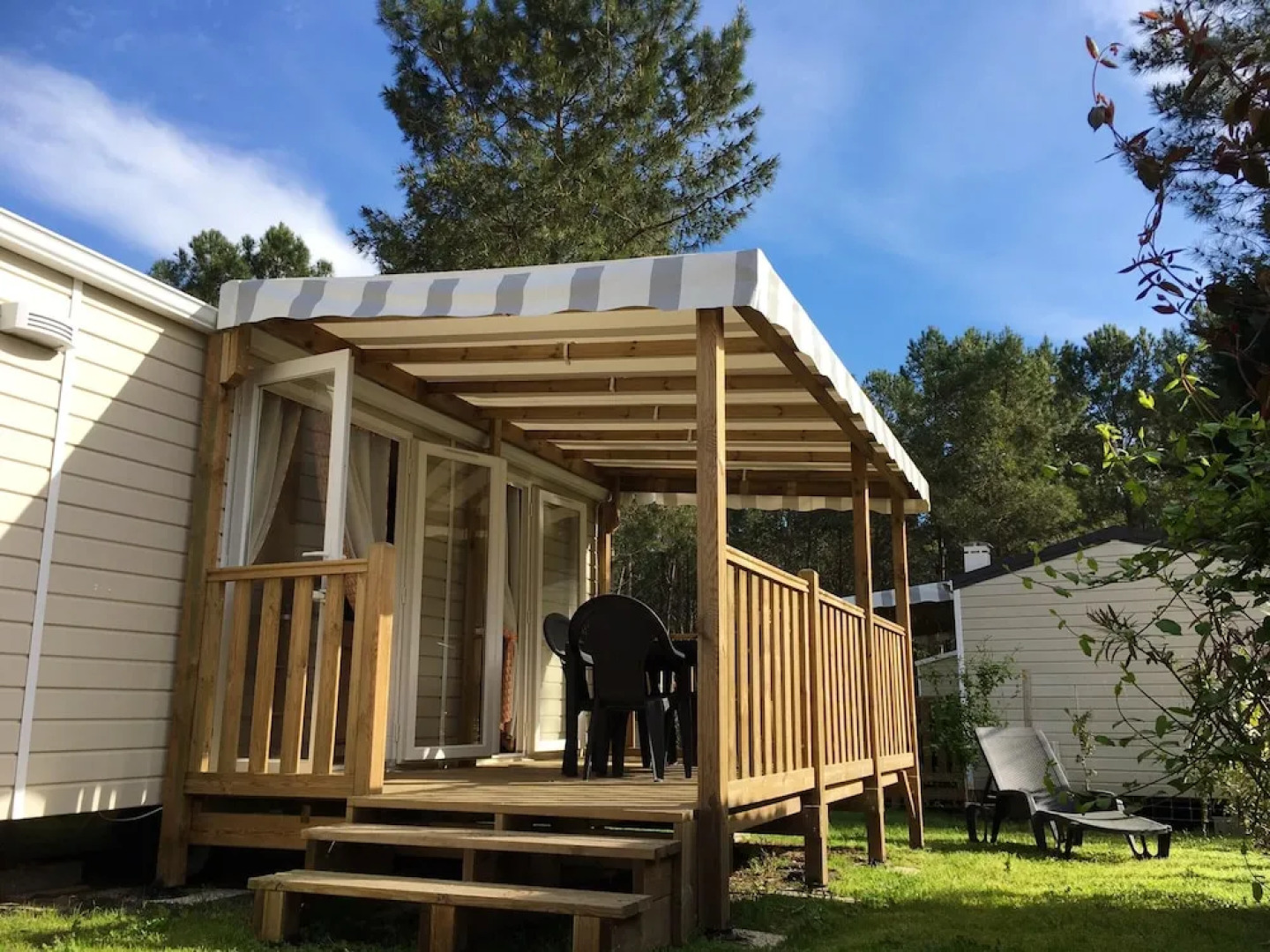 Property With 2 Bedrooms in Saint-julien-en-born, With Pool Access and