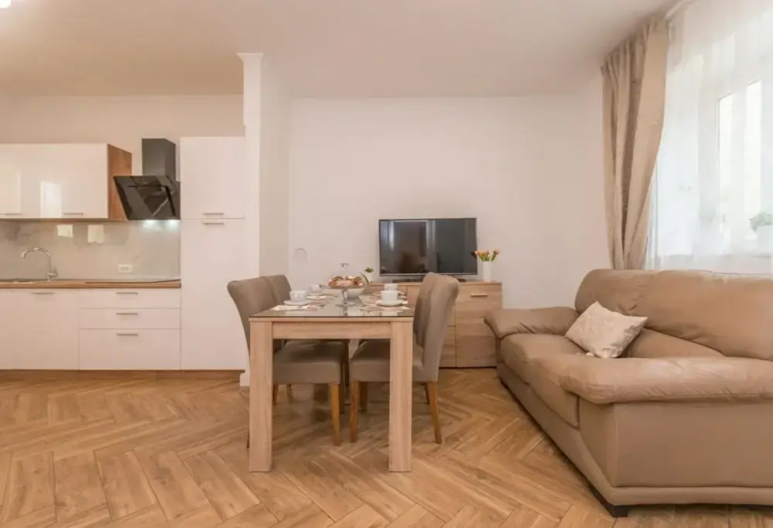 Teresa - Great Location & Parking - A1