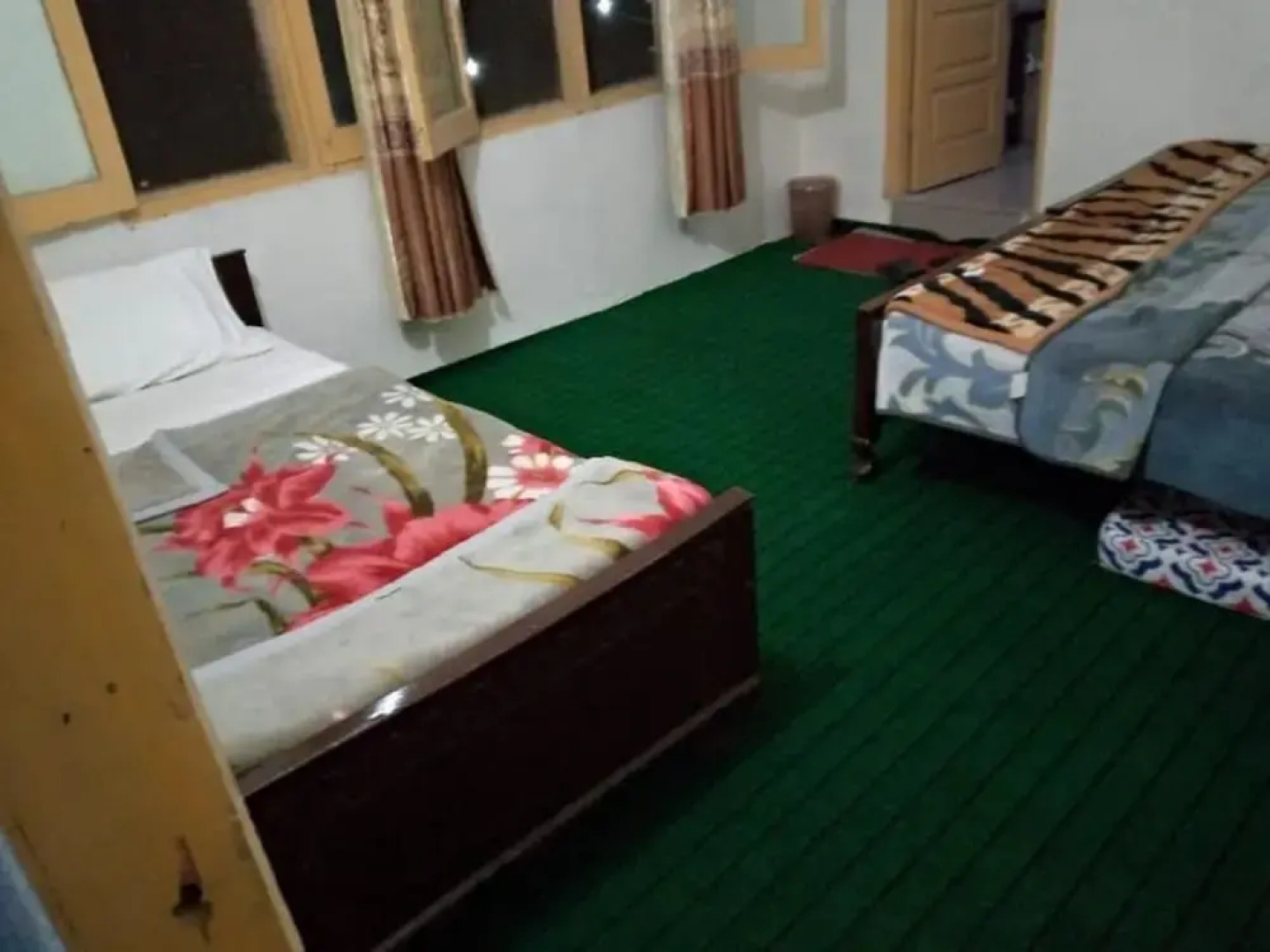 Zahoor Hotel And Restaurant