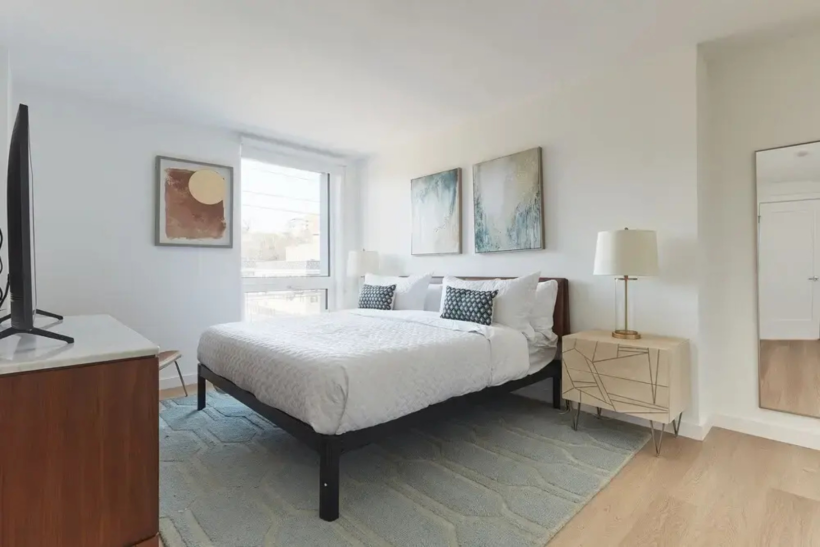 Modern 3 BR Loft -shared Deck - gym - Mins to NYC