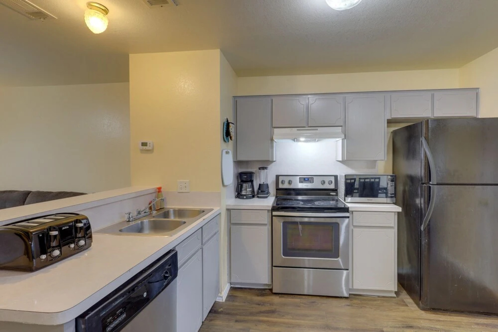 5 Mi to Fort Hood Shopping: Quiet Killeen Townhome