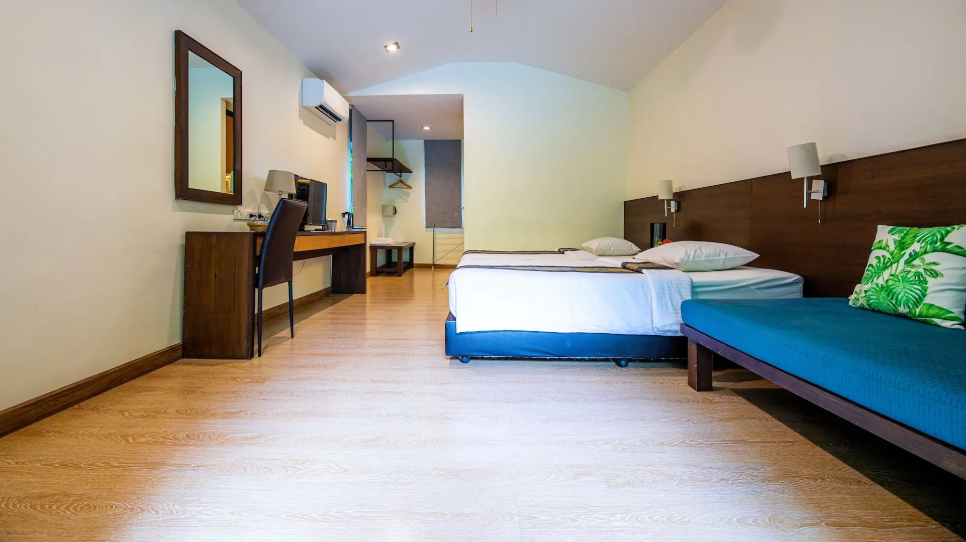 Baan Klang Aow Beach Resort