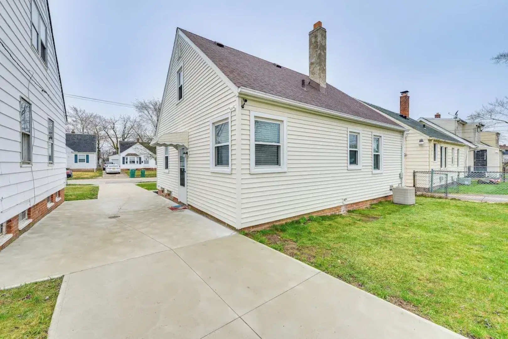 'the Maple Tree' Home: 14 Mi to Downtown Cleveland