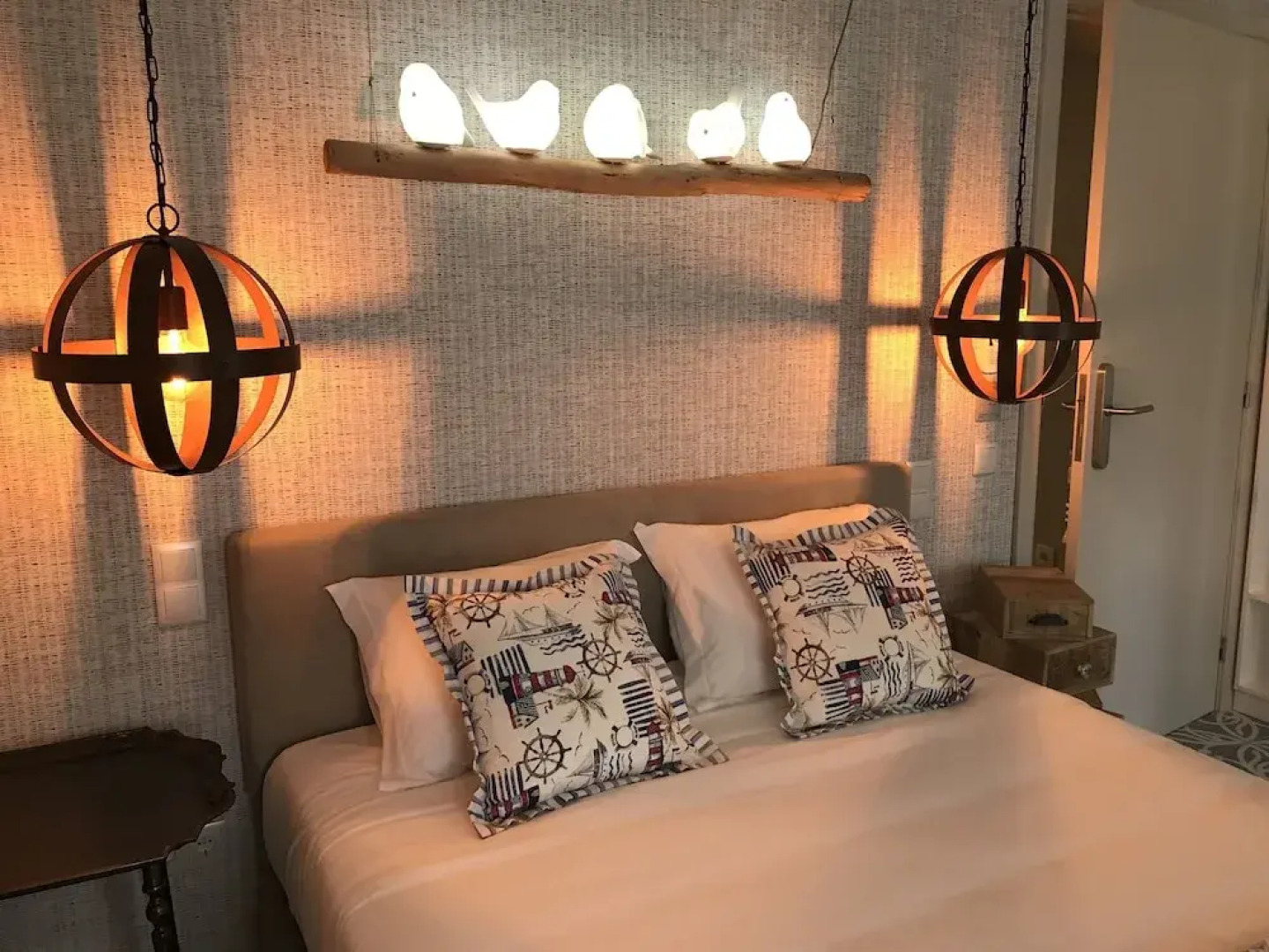 Royal Beach Hostel & Suites