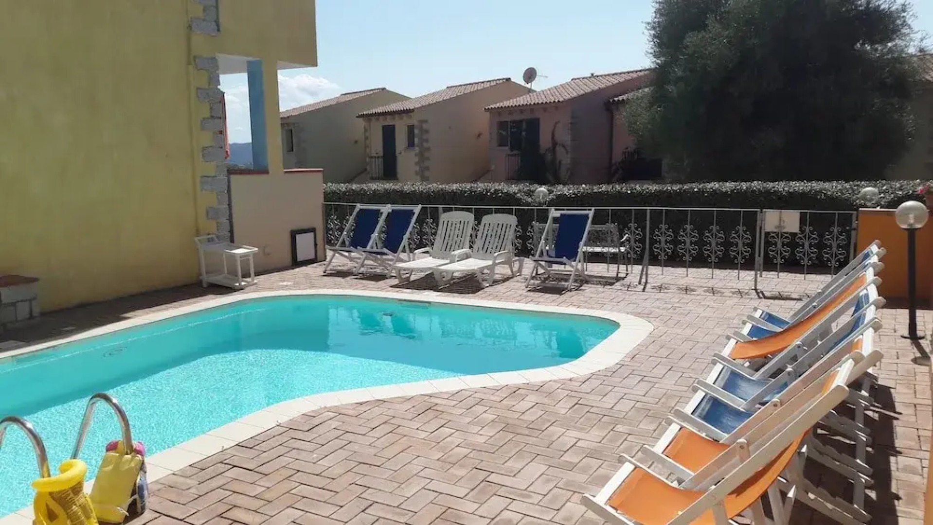 Residenza Borgo Marino