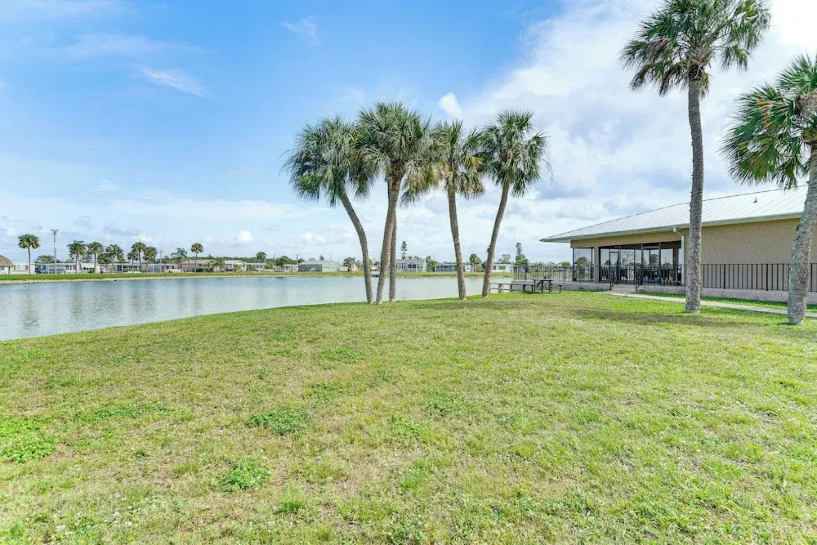 Swim, Golf & Relax: Family Gem in North Fort Myers