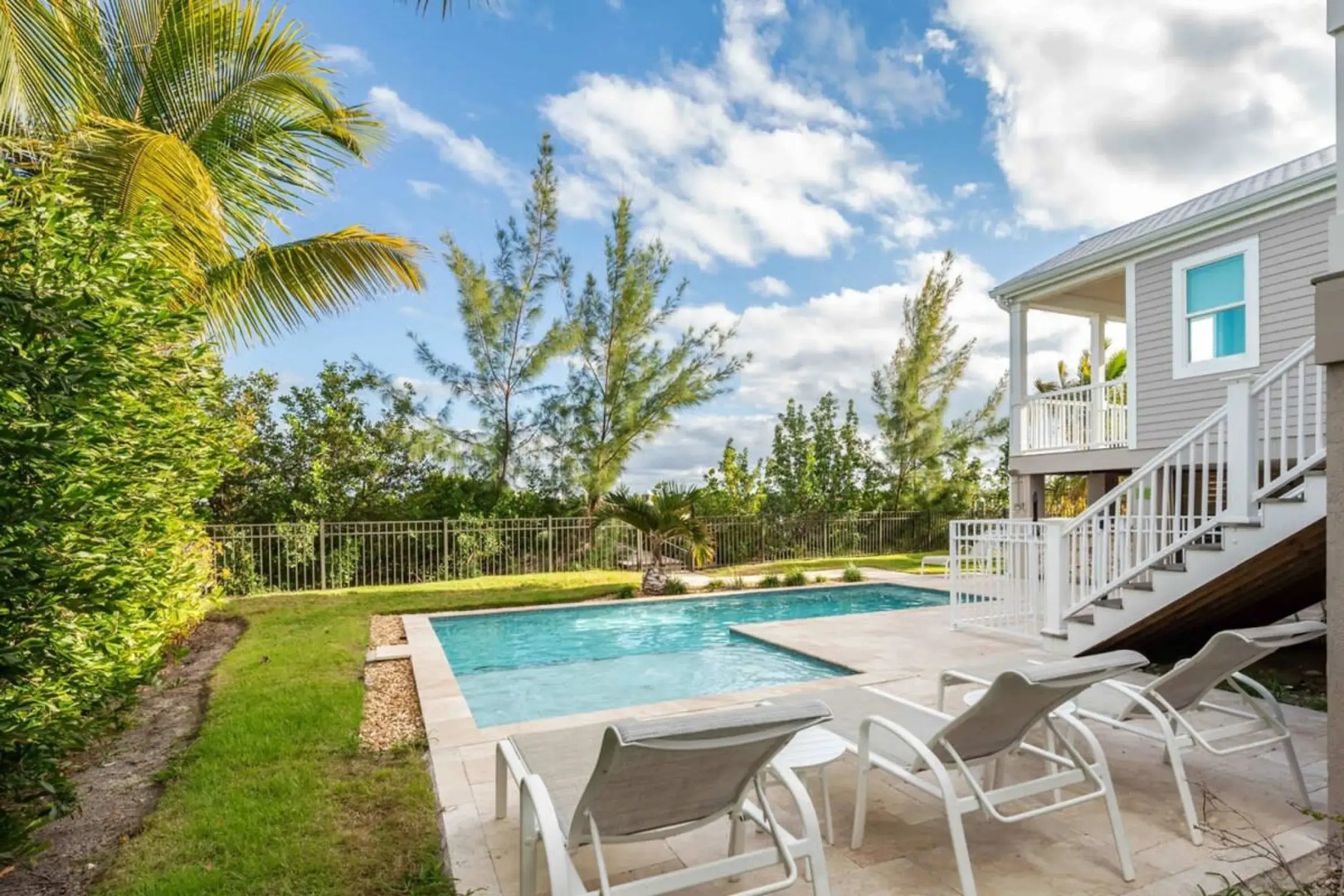 Aquaria House by Brightwild Pool Boat Dock