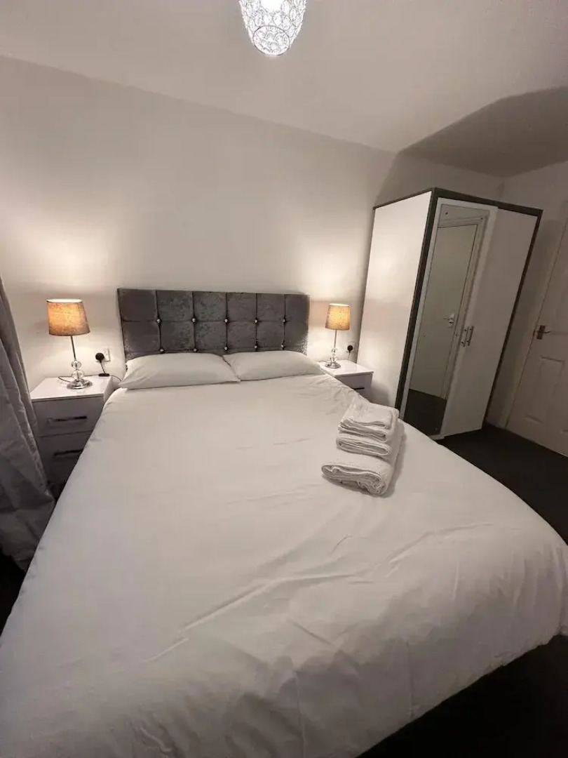 Captivating 2-bed Apartment in West Bromwich