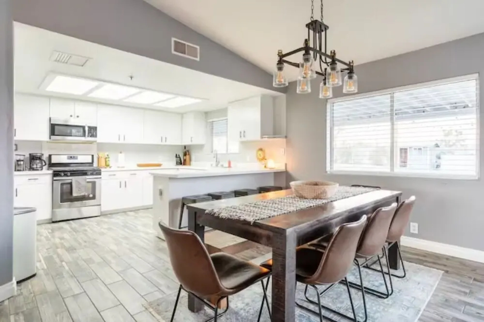 High Desert Dream Home With In Ground Pool And Hot Tub! 3 Bedroom Home by RedAwning