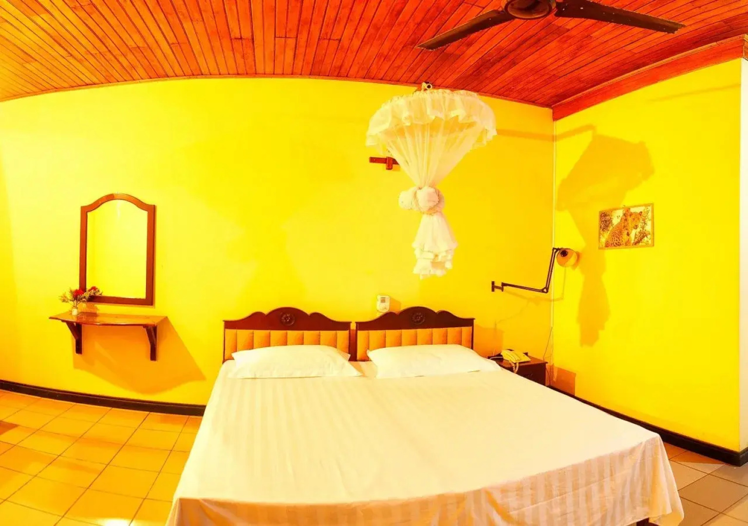 Sana's Beach Guesthouse and Restaurant