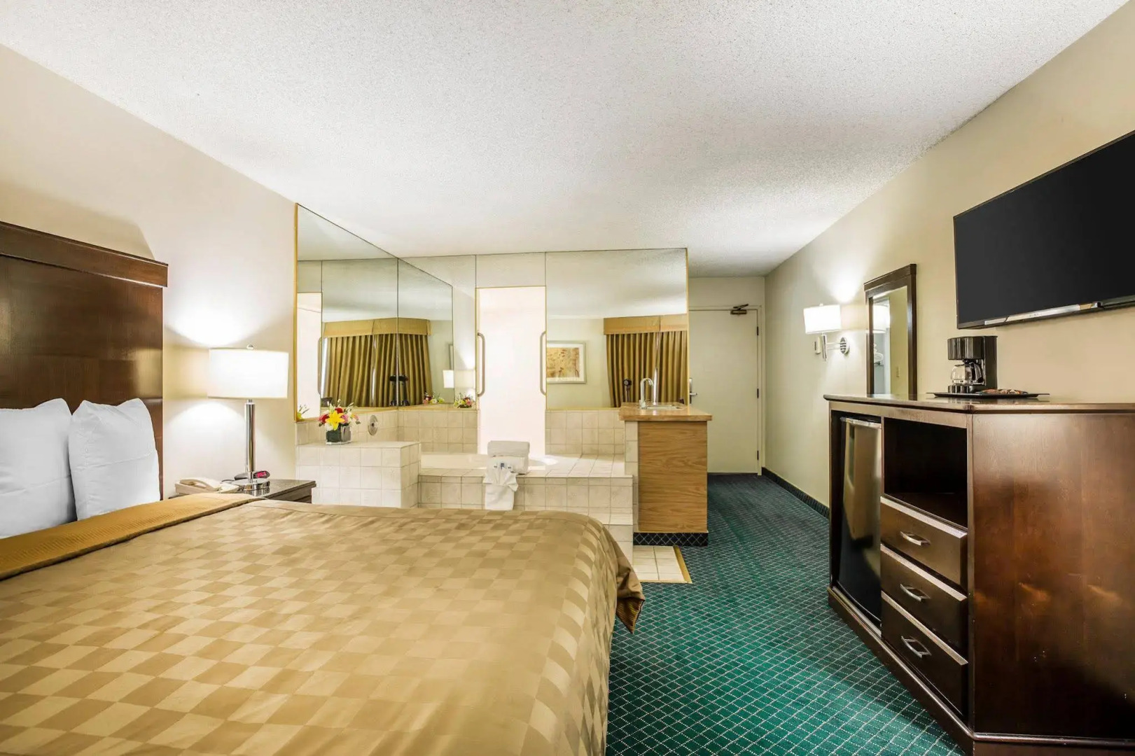 California Inn and Suites Bakersfield