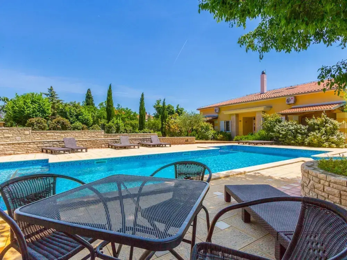 Peaceful Apartment in Pula With Swimming Pool