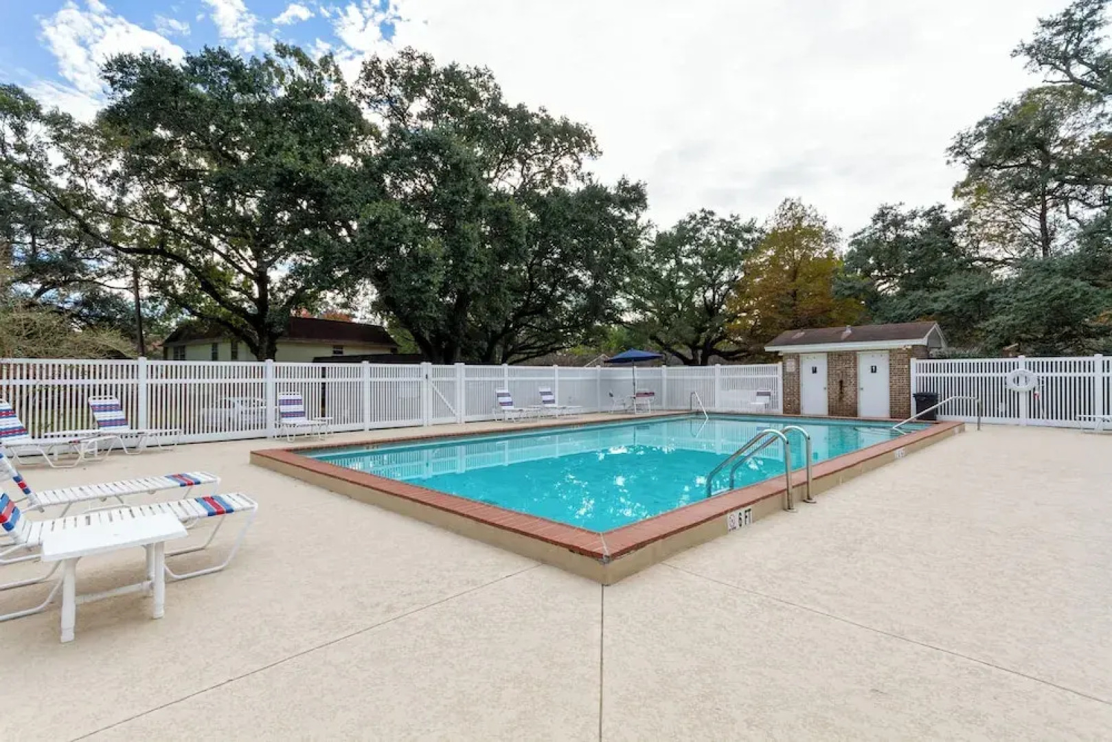 Quiet Condo ~ 10 Mi to Dtwn Pensacola