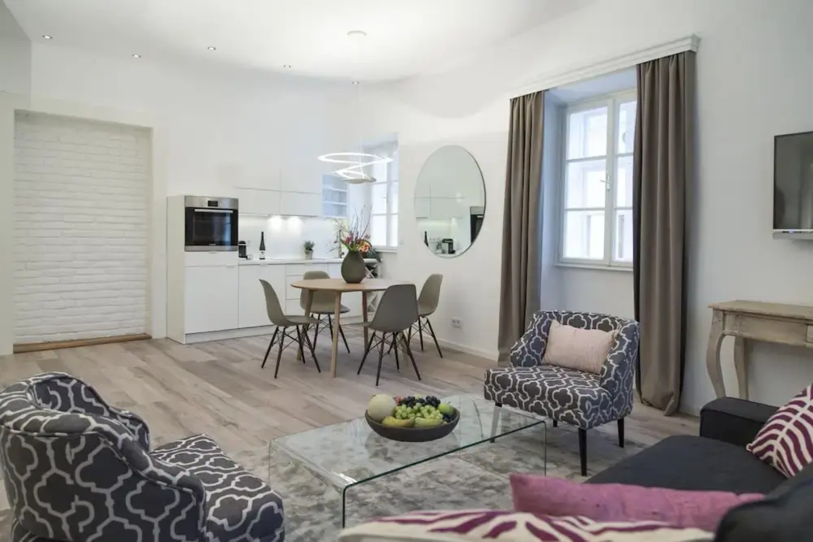 Deluxe Apartment in the City Centre With Private Parking air Conditioning and View