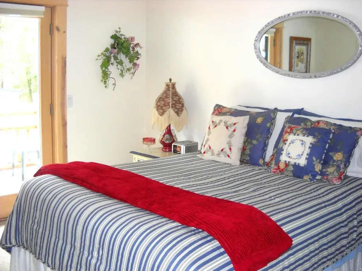Sandy Salmon Bed & Breakfast Lodge