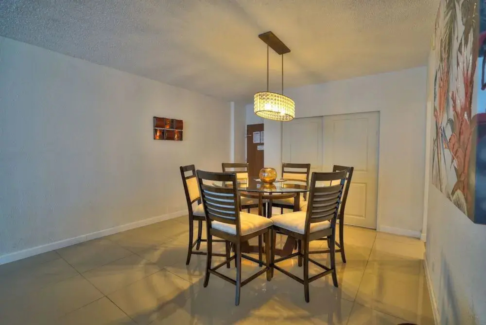 Hollywood Apartment by the Sea