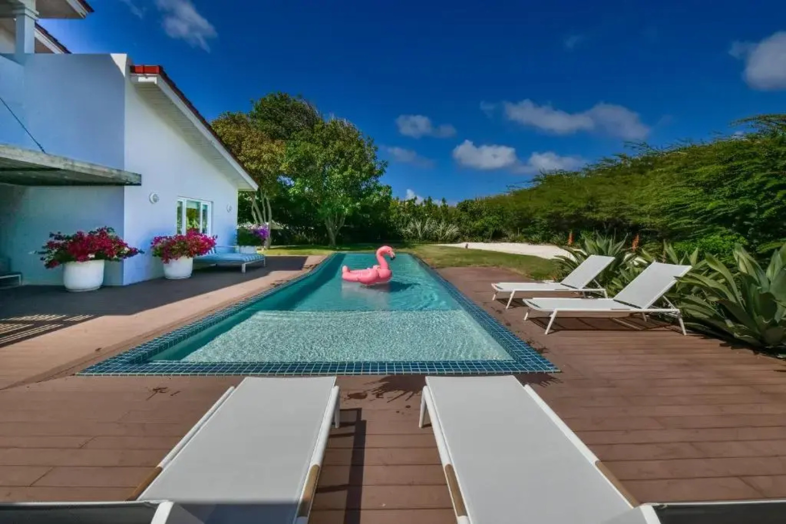 Beach Front Luxury Villa! Boca Catalina Malmok!