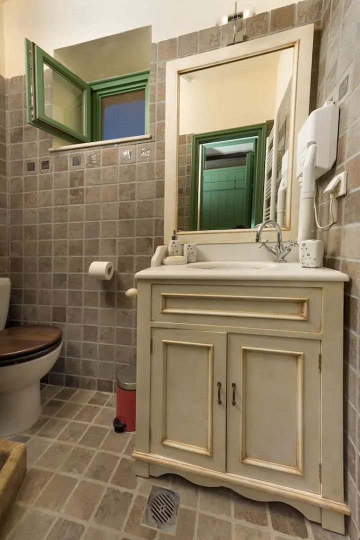 Self-catering Luxury Stone Holiday Villa With Infinity Pool and Panoramic View