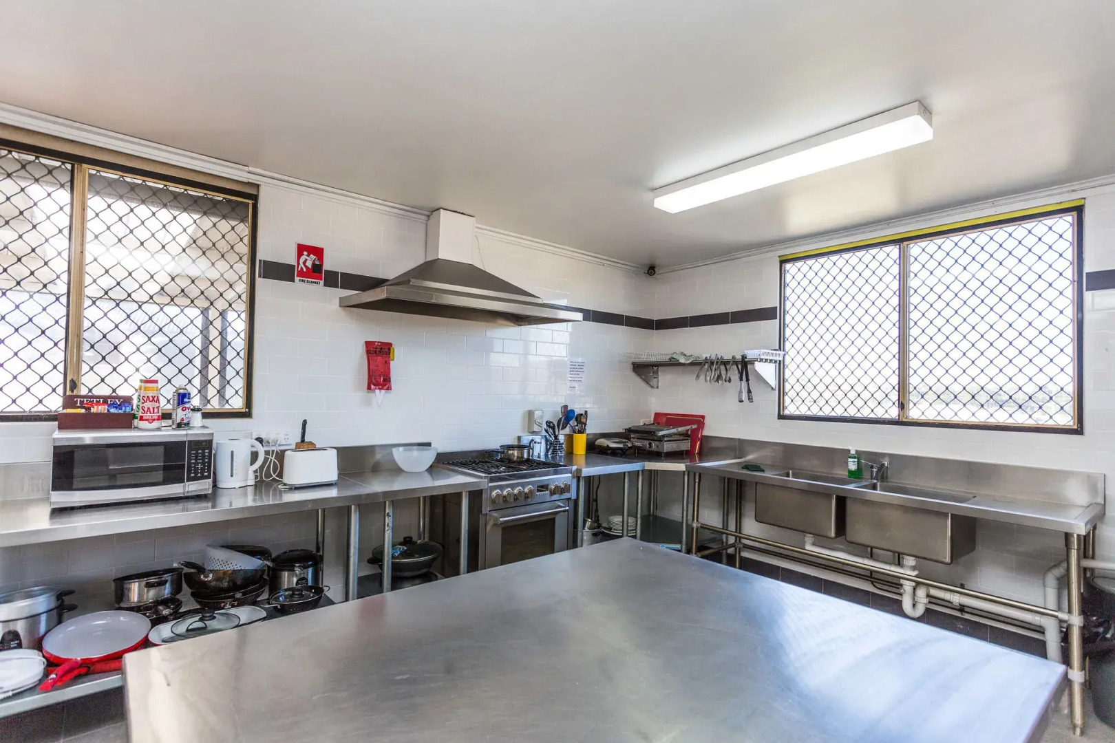 Country Comfort Amity Motel