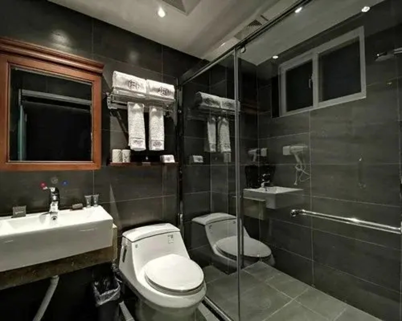 Yuefu Art Inn - 4 Nights, Hainan, China