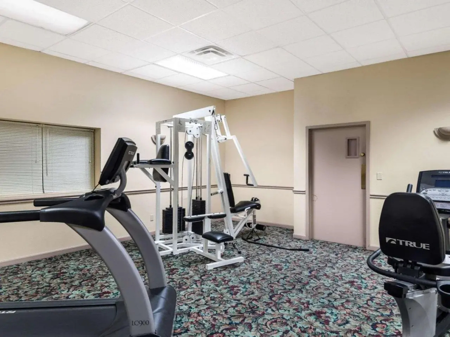 Econo Lodge Inn & Suites Triadelphia - Wheeling