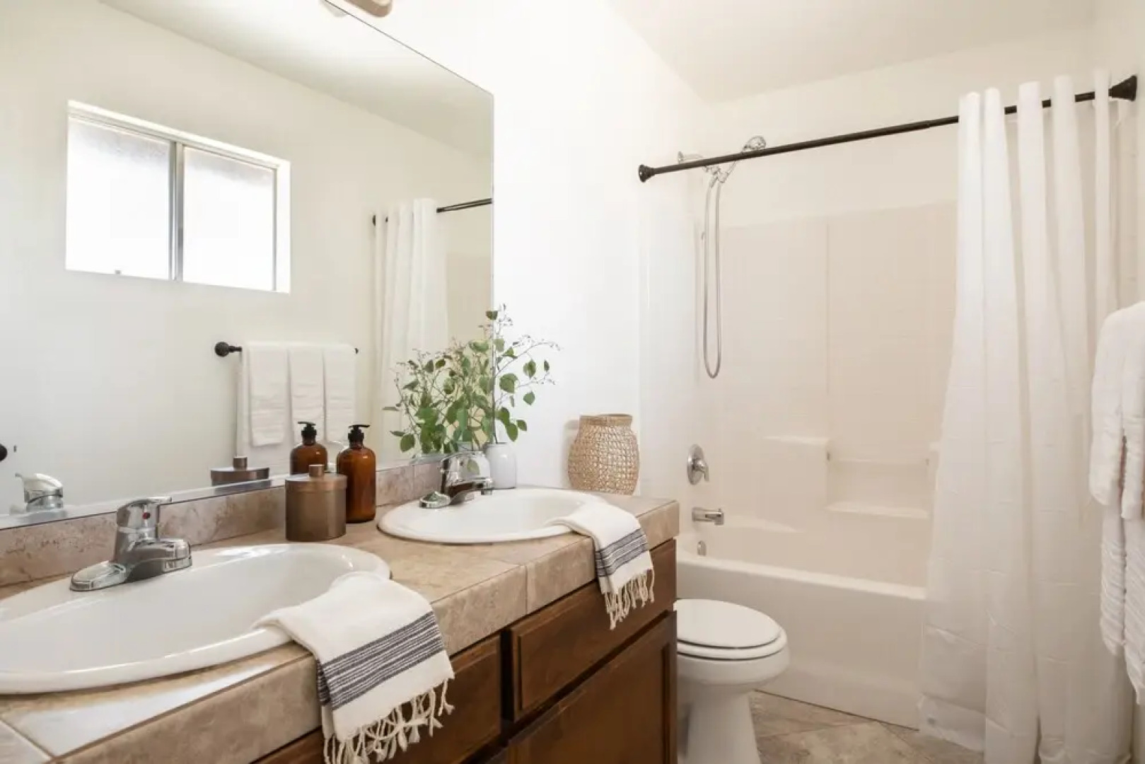 Roadrunner by Avantstay Gorgeous Desert Getaway w/ Spacious Yard & Mountain Views