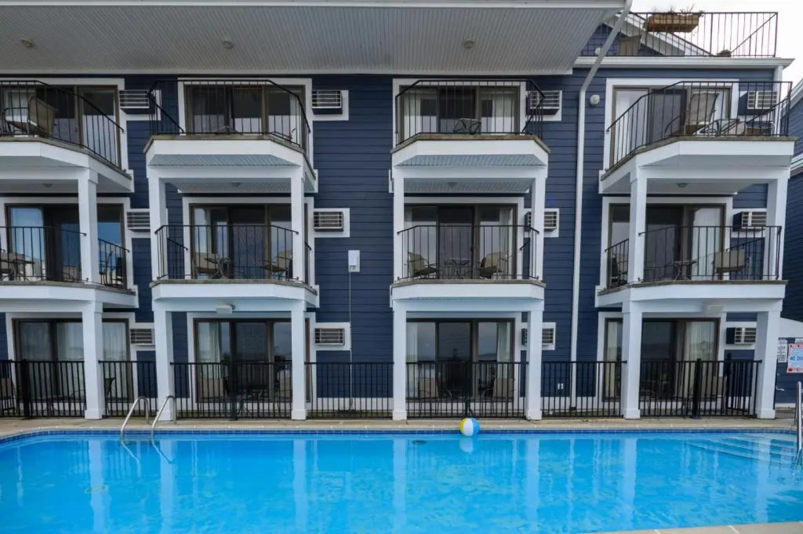 Pointes North Beachfront Hotel – 2 Person Spa Tub Studios