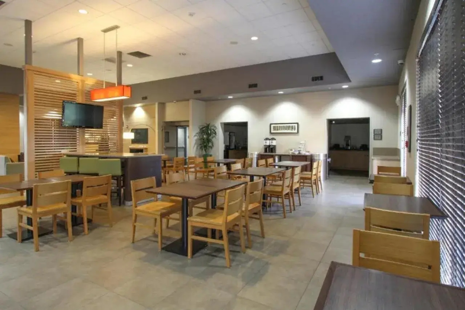 GreenTree Inn & Suites Phoenix Sky Harbor