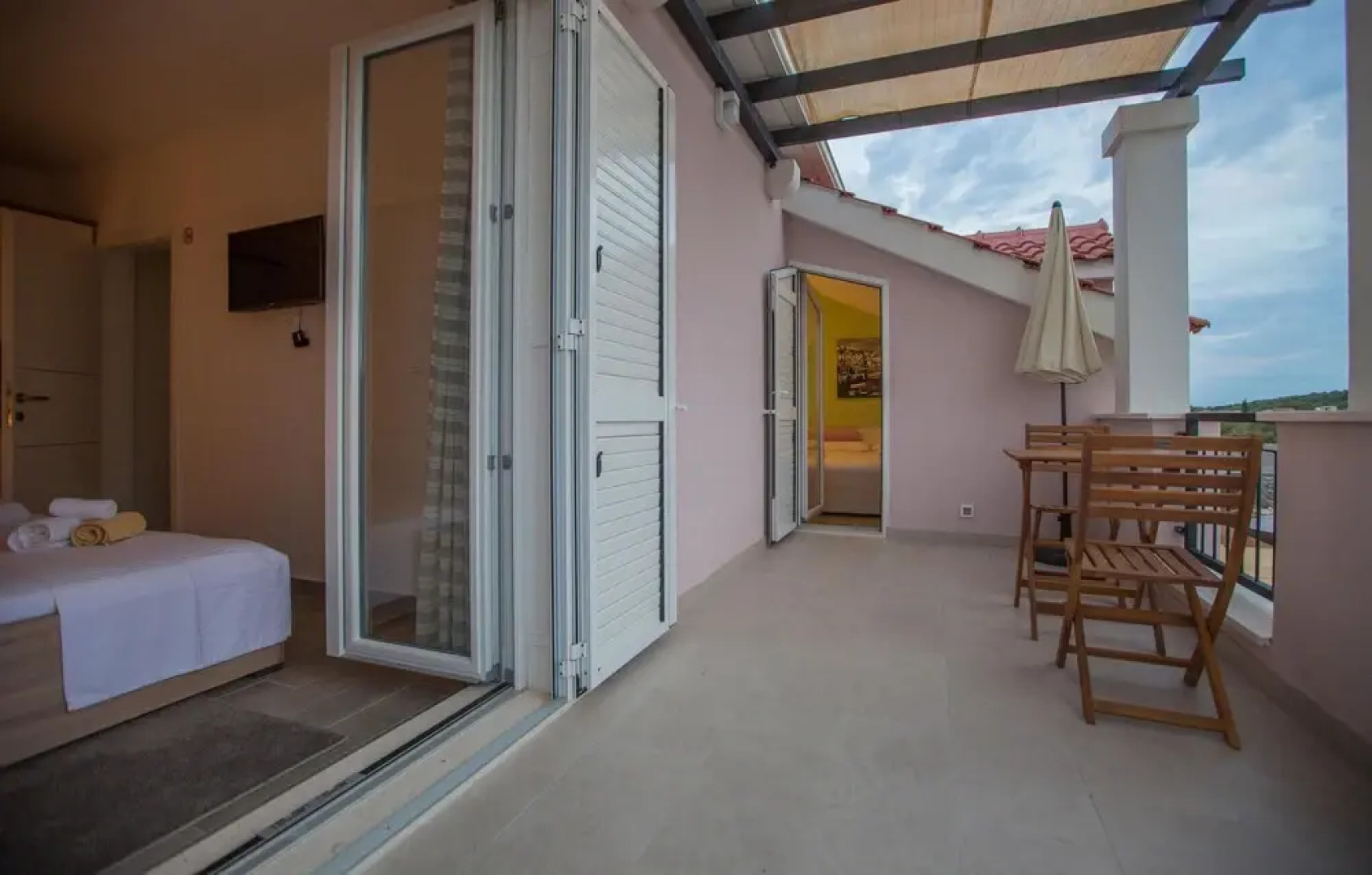 Beautiful Home in Grohote With Wifi, 4 Bedrooms and Sauna