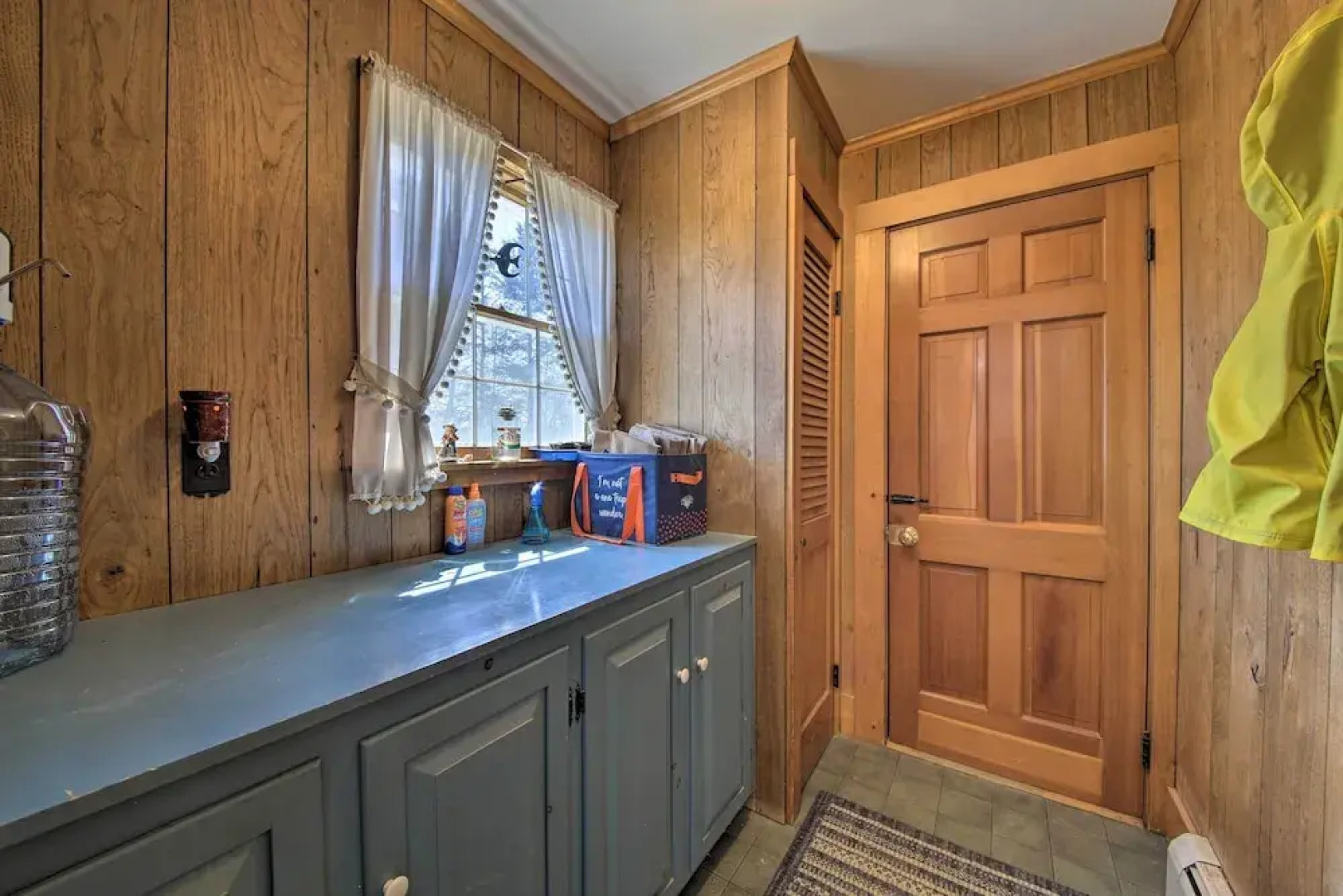 Cozy Colonial Home w/ Bay Access & Water View