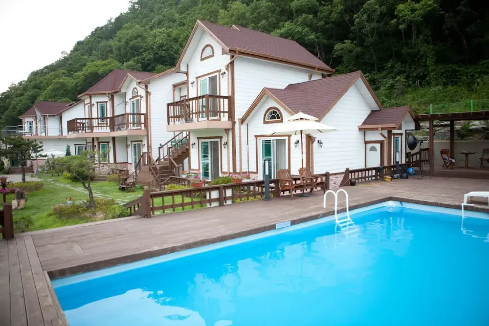 Forest of Color Pension