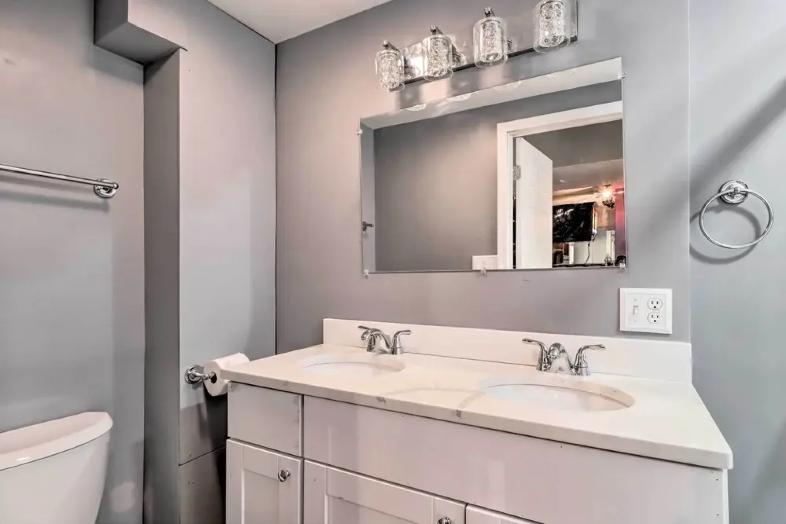 3 Mi to Lake: Spacious Tobyhanna Home & Guest Home