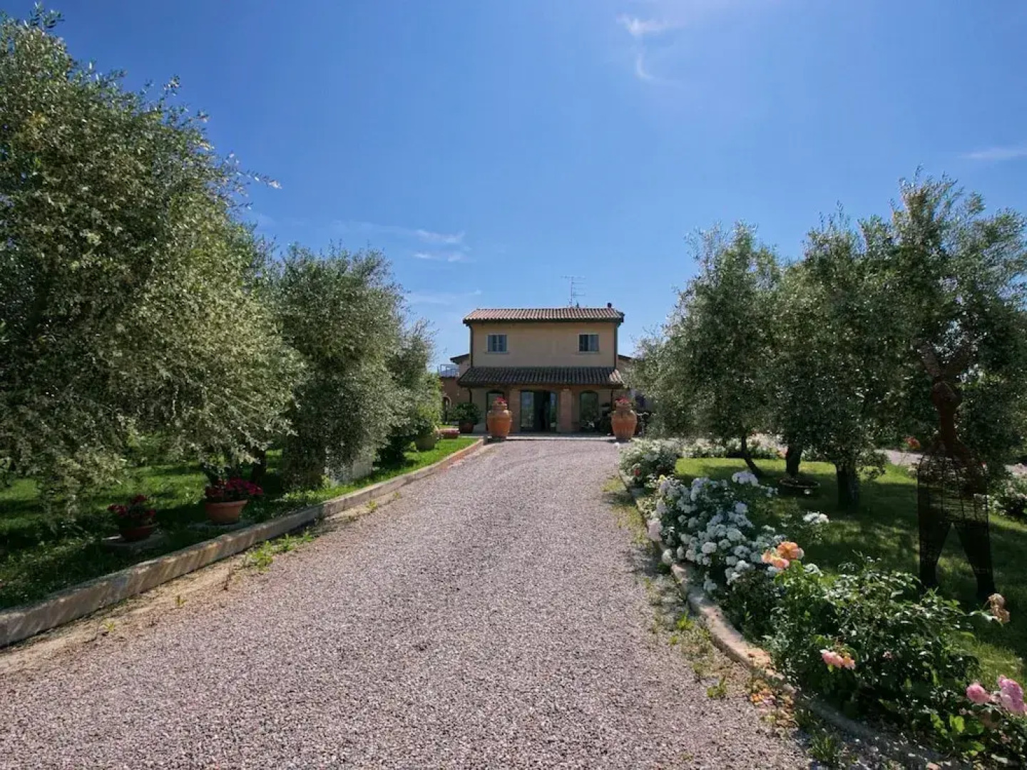 Tuscan Stay w/ Jacuzzi