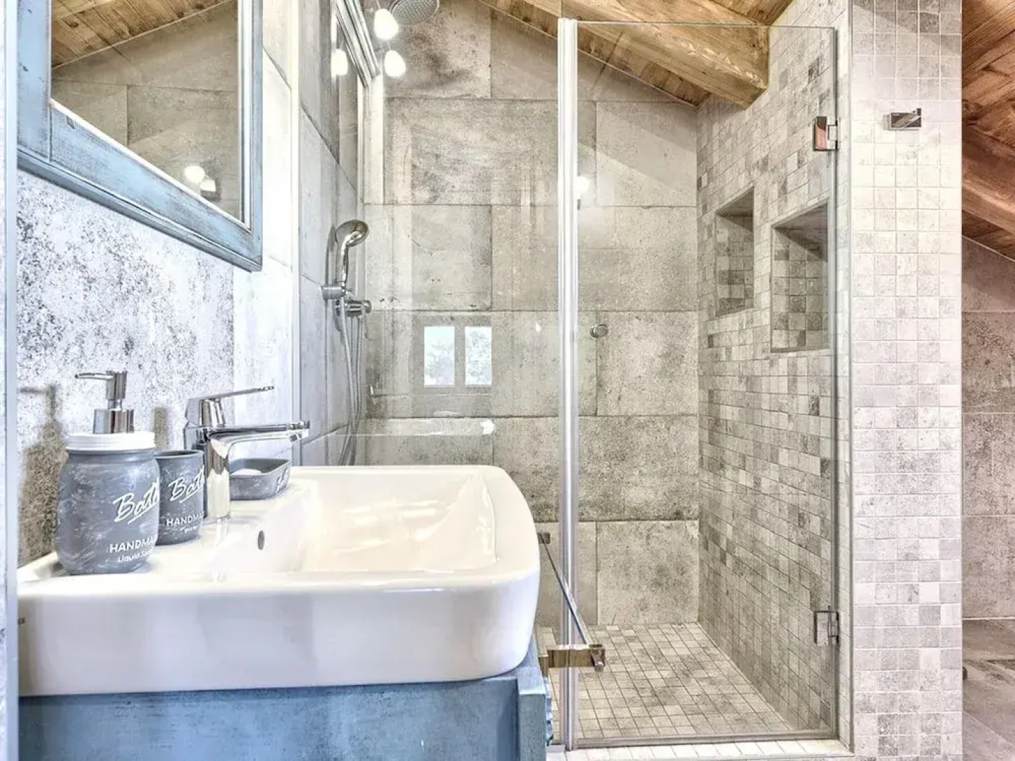 Villa With 5 Bedrooms in Stari Grad, With Private Pool, Enclosed Garden and Wifi Near the Beach