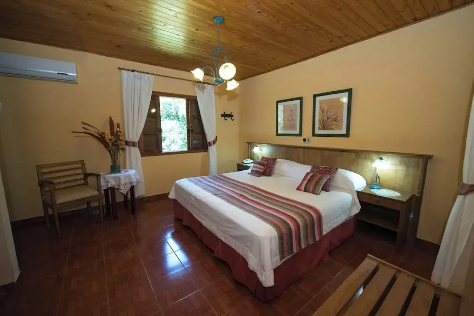 Orquideas Hotel & Cabañas